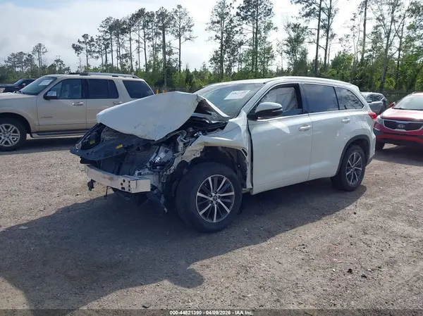 5TDKZRFH5JS544542 2018 TOYOTA HIGHLANDER - Image 2