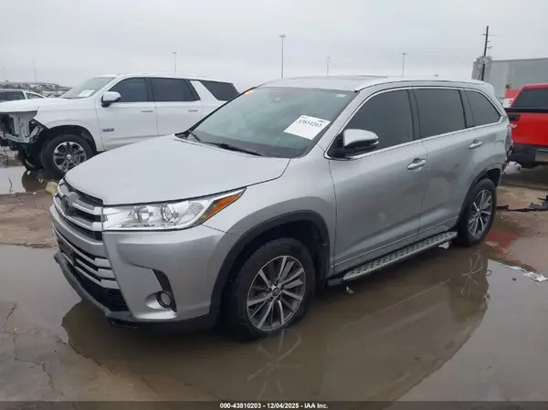 5TDKZRFH5JS546095 2018 TOYOTA HIGHLANDER - Image 2