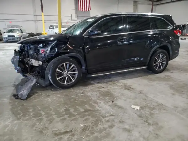5TDKZRFH5JS548932 2018 TOYOTA HIGHLANDER - Image 1