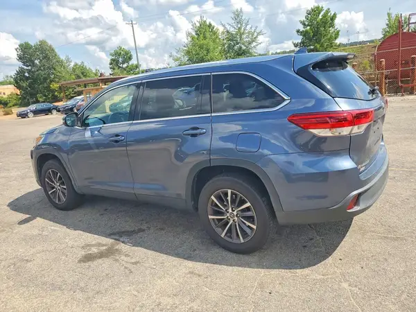5TDKZRFH5KS301427 2019 TOYOTA HIGHLANDER - Image 2