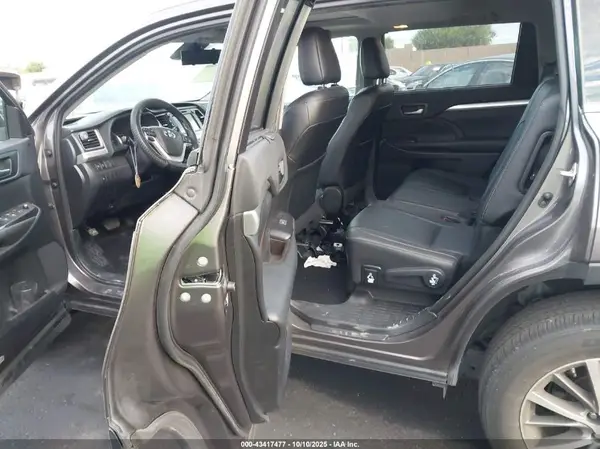 5TDKZRFH5KS302299 2019 TOYOTA HIGHLANDER - Image 8