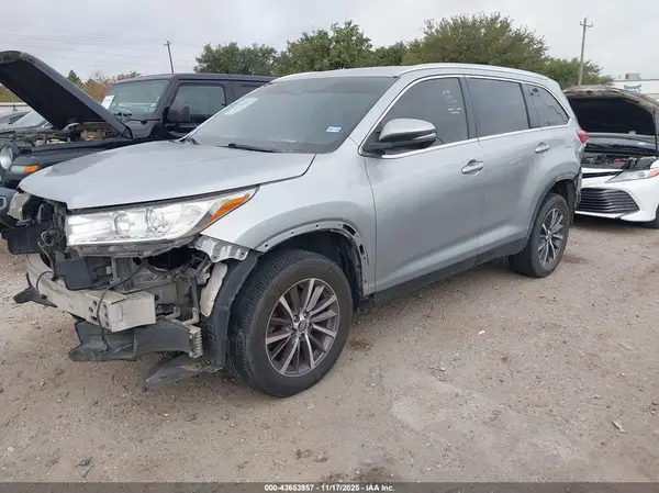 5TDKZRFH5KS312928 2019 TOYOTA HIGHLANDER - Image 2