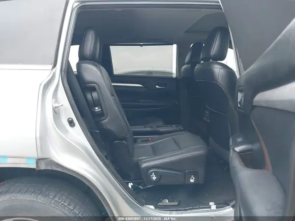 5TDKZRFH5KS312928 2019 TOYOTA HIGHLANDER - Image 8