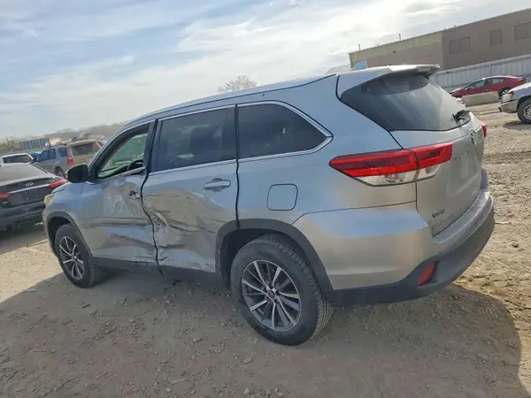 5TDKZRFH5KS313187 2019 TOYOTA HIGHLANDER - Image 2