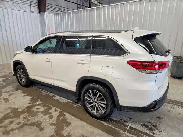 5TDKZRFH5KS314100 2019 TOYOTA HIGHLANDER - Image 2