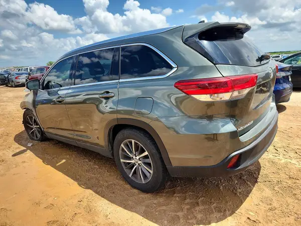5TDKZRFH5KS319216 2019 TOYOTA HIGHLANDER - Image 2