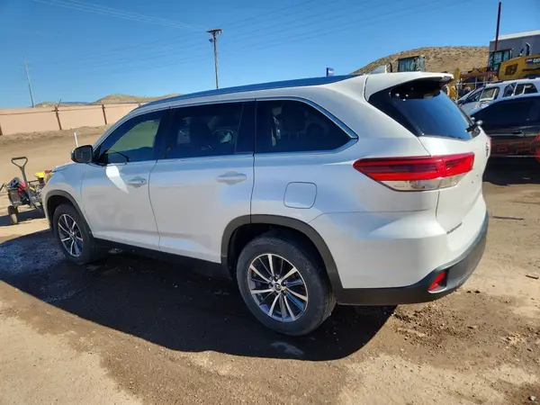 5TDKZRFH5KS338235 2019 TOYOTA HIGHLANDER - Image 2