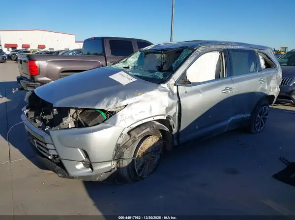 5TDKZRFH5KS338493 2019 TOYOTA HIGHLANDER - Image 2