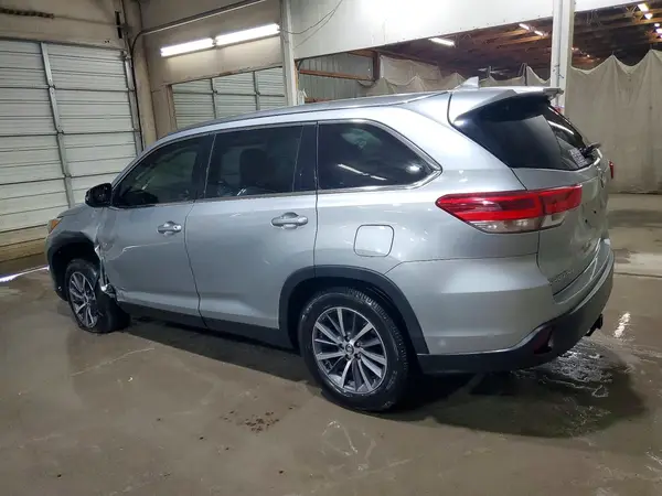 5TDKZRFH5KS346206 2019 TOYOTA HIGHLANDER - Image 2