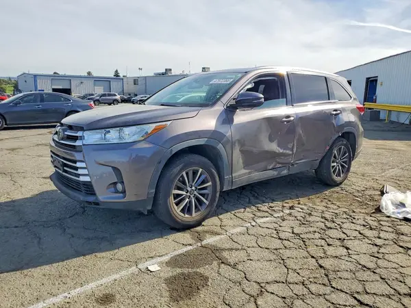 5TDKZRFH5KS346951 2019 TOYOTA HIGHLANDER - Image 1