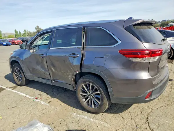 5TDKZRFH5KS346951 2019 TOYOTA HIGHLANDER - Image 2