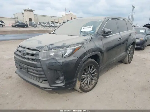 5TDKZRFH5KS350465 2019 TOYOTA HIGHLANDER - Image 2
