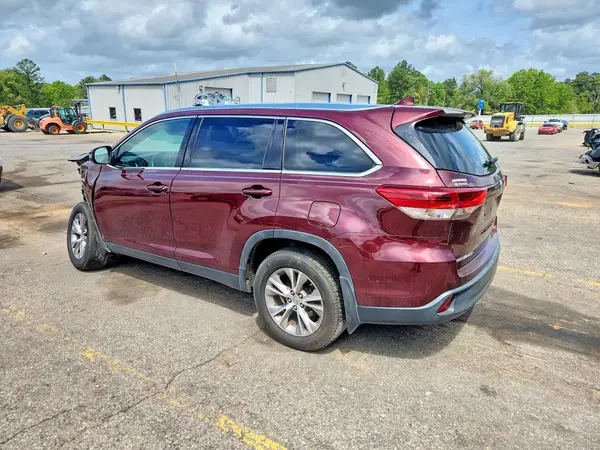 5TDKZRFH5KS352071 2019 TOYOTA HIGHLANDER - Image 2