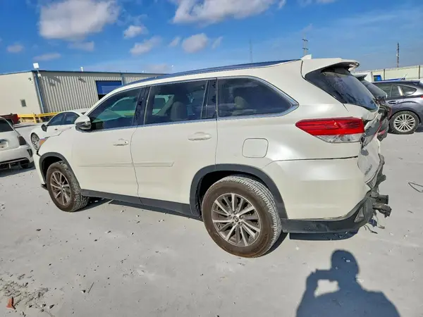5TDKZRFH5KS554019 2019 TOYOTA HIGHLANDER - Image 2