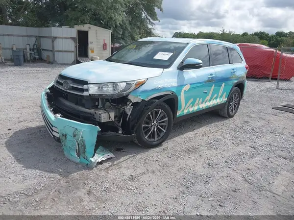 5TDKZRFH5KS559978 2019 TOYOTA HIGHLANDER - Image 2