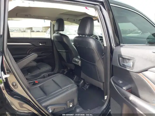 5TDKZRFH5KS560208 2019 TOYOTA HIGHLANDER - Image 8