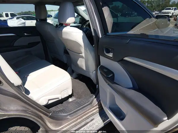 5TDKZRFH5KS561245 2019 TOYOTA HIGHLANDER - Image 8