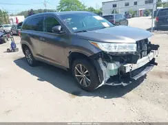 5TDKZRFH5KS561925 2019 TOYOTA HIGHLANDER