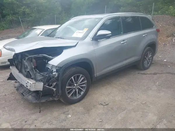 5TDKZRFH5KS563030 2019 TOYOTA HIGHLANDER - Image 2