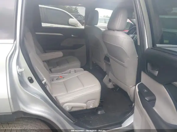 5TDKZRFH5KS563030 2019 TOYOTA HIGHLANDER - Image 8