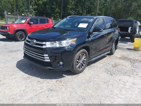 5TDKZRFH5KS565375 2019 TOYOTA HIGHLANDER - Image 2