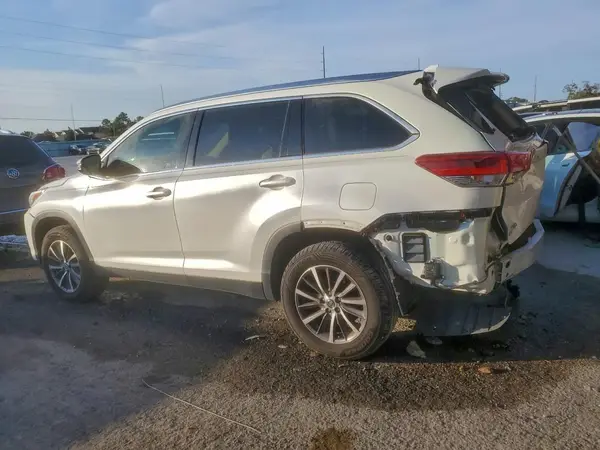 5TDKZRFH5KS566073 2019 TOYOTA HIGHLANDER - Image 2