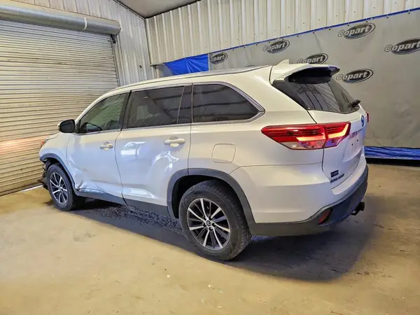 5TDKZRFH5KS566381 2019 TOYOTA HIGHLANDER - Image 2