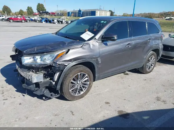 5TDKZRFH5KS567708 2019 TOYOTA HIGHLANDER - Image 2