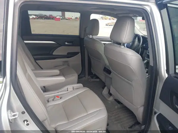 5TDKZRFH5KS572150 2019 TOYOTA HIGHLANDER - Image 8