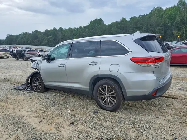5TDKZRFH5KS572326 2019 TOYOTA HIGHLANDER - Image 2