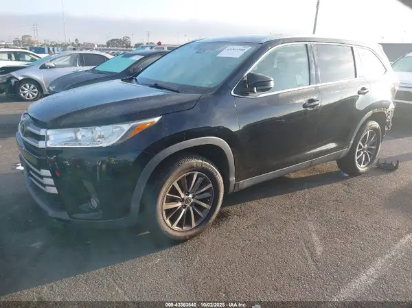 5TDKZRFH5KS572651 2019 TOYOTA HIGHLANDER - Image 2