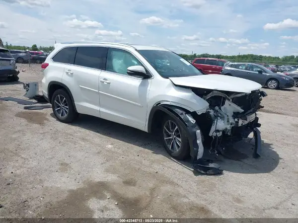 5TDKZRFH6HS190119 2017 TOYOTA HIGHLANDER - Image 1