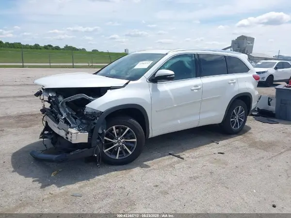 5TDKZRFH6HS190119 2017 TOYOTA HIGHLANDER - Image 2