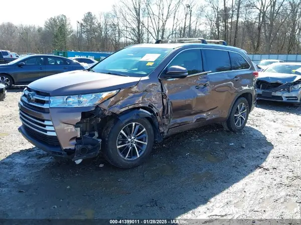 5TDKZRFH6HS191321 2017 TOYOTA HIGHLANDER - Image 2