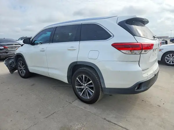 5TDKZRFH6HS193733 2017 TOYOTA HIGHLANDER - Image 2