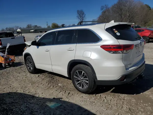 5TDKZRFH6HS217335 2017 TOYOTA HIGHLANDER - Image 2