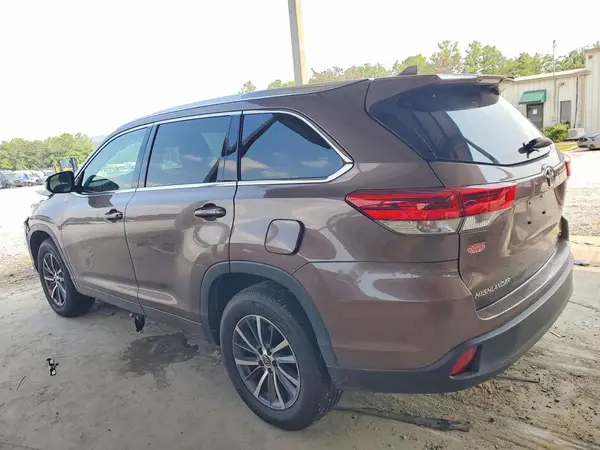 5TDKZRFH6HS223880 2017 TOYOTA HIGHLANDER - Image 2
