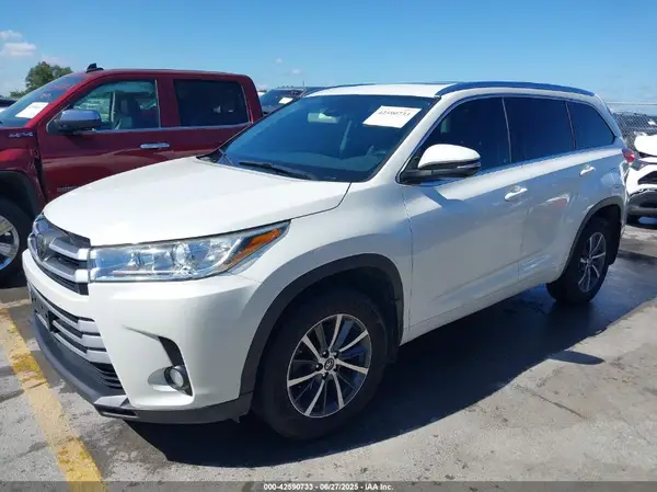 5TDKZRFH6HS511575 2017 TOYOTA HIGHLANDER - Image 2