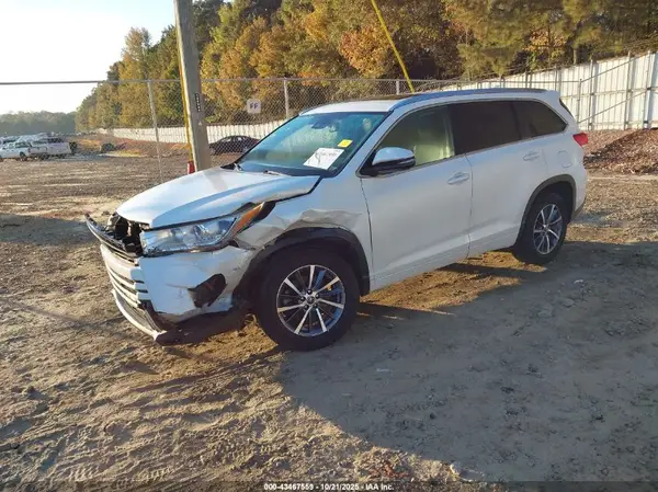 5TDKZRFH6HS511754 2017 TOYOTA HIGHLANDER - Image 2