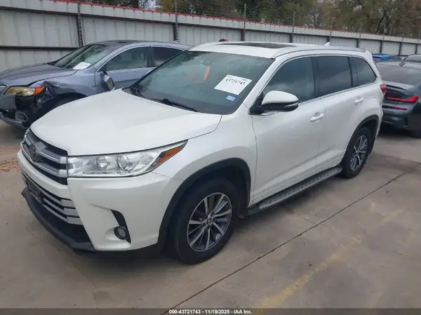 5TDKZRFH6HS514198 2017 TOYOTA HIGHLANDER - Image 2