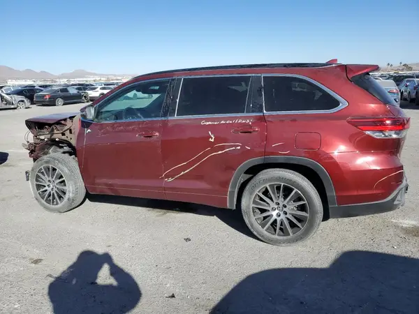 5TDKZRFH6HS516808 2017 TOYOTA HIGHLANDER - Image 2