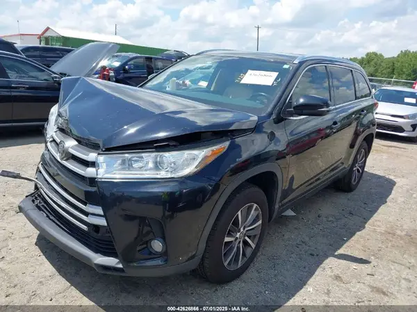 5TDKZRFH6HS517456 2017 TOYOTA HIGHLANDER - Image 2