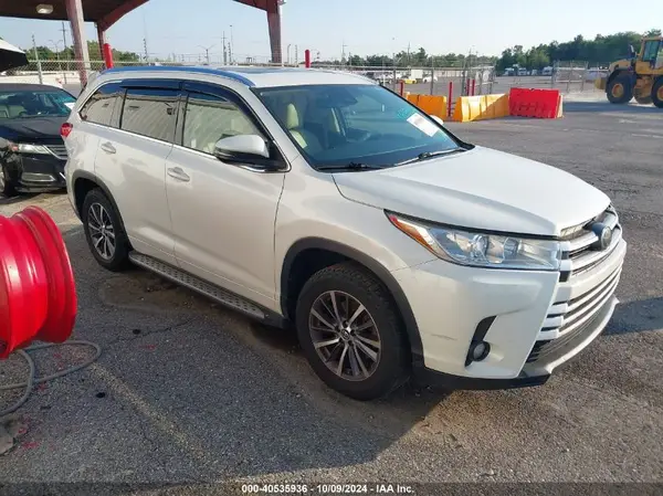 5TDKZRFH6HS518364 2017 TOYOTA HIGHLANDER - Image 1
