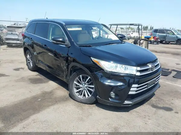 5TDKZRFH6HS522186 2017 TOYOTA HIGHLANDER - Image 1