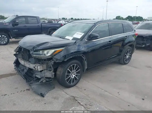 5TDKZRFH6HS523466 2017 TOYOTA HIGHLANDER - Image 2