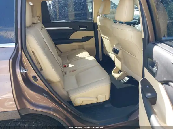 5TDKZRFH6JS261356 2018 TOYOTA HIGHLANDER - Image 8