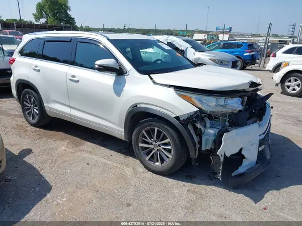 5TDKZRFH6JS271286 2018 TOYOTA HIGHLANDER - Image 1