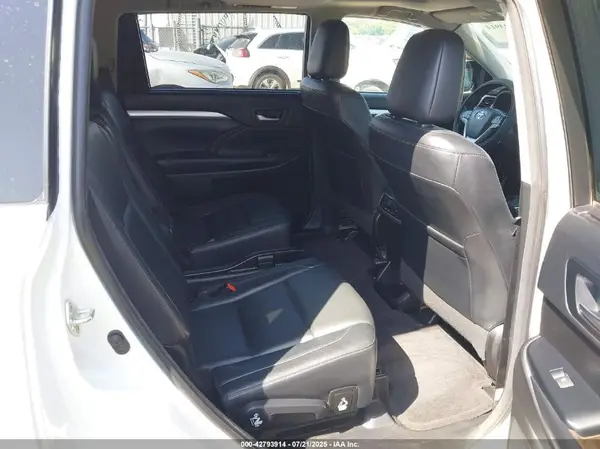 5TDKZRFH6JS271286 2018 TOYOTA HIGHLANDER - Image 8