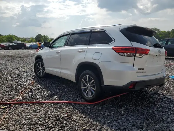 5TDKZRFH6JS272650 2018 TOYOTA HIGHLANDER - Image 2