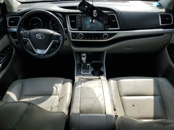 5TDKZRFH6JS272650 2018 TOYOTA HIGHLANDER - Image 8